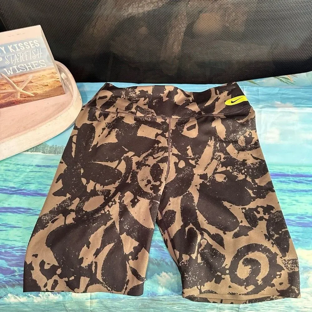Nike One Luxe Icon Clash Training Shorts Womens Small Tight Fit Camo Shorts